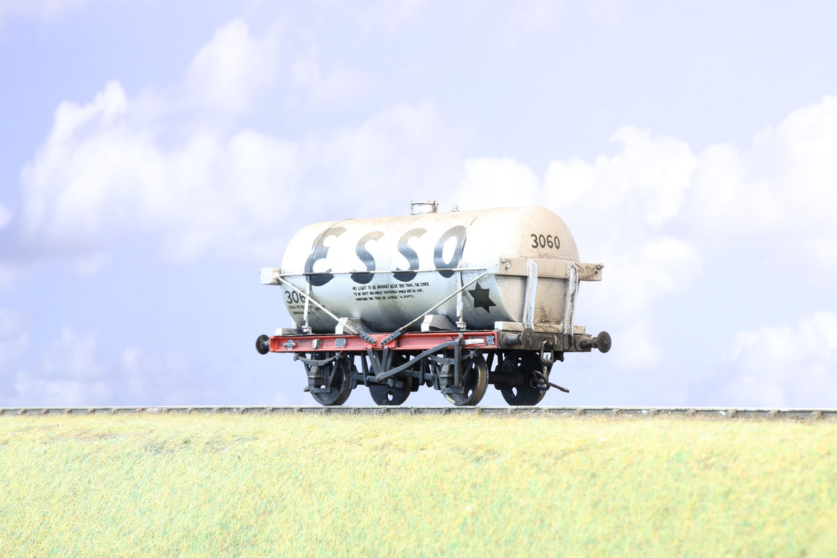 Finescale O Gauge (Kit-Built) ESSO Tanker Wagon No. 3060, Weathered (Brass Construction)