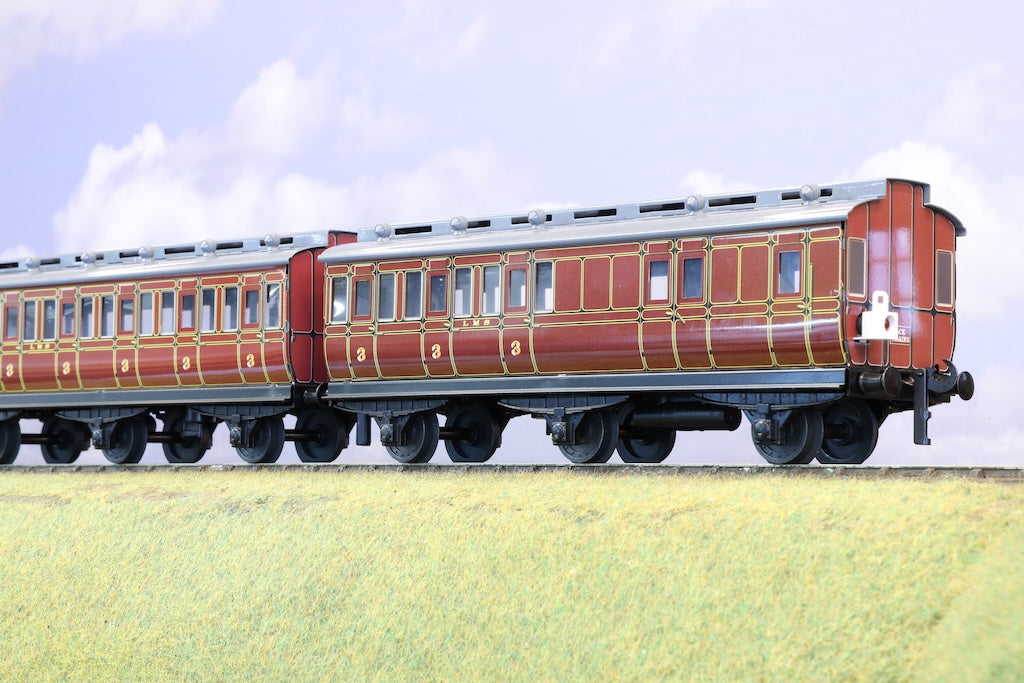 Ace Trains Coarse Scale O Gauge Rake of 3 LMS 6 Wheel LMS Red Coaches