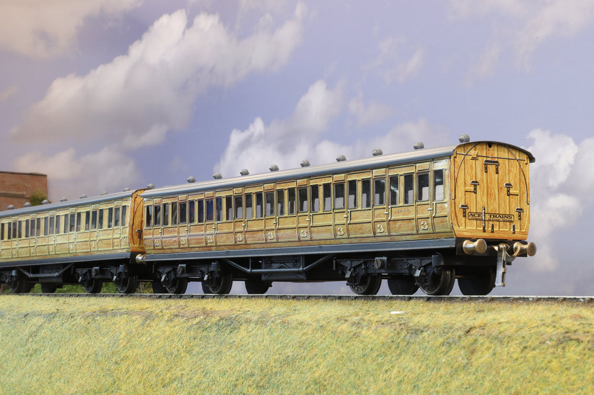 Ace Trains Coarse Scale O Gauge LNER Pair of Teak Coaches