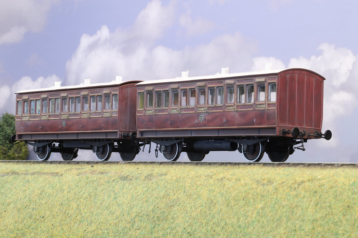 Dapol Finescale O Gauge Pair of Stroudley 4-Wheel Oil Lit Coaches Mahogony (Weathered)