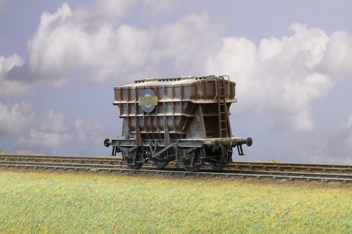 Ellis Clark Trains Finescale O Gauge (E3006U) Presflo Cement Wagon, Un-numbered "Blue Circle"(Pre-Tops & Tops), BR Bauxite (Pro-Weathered)