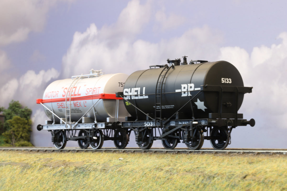 Dapol Finescale O Gauge Pair of 14Ton Tank Wagons