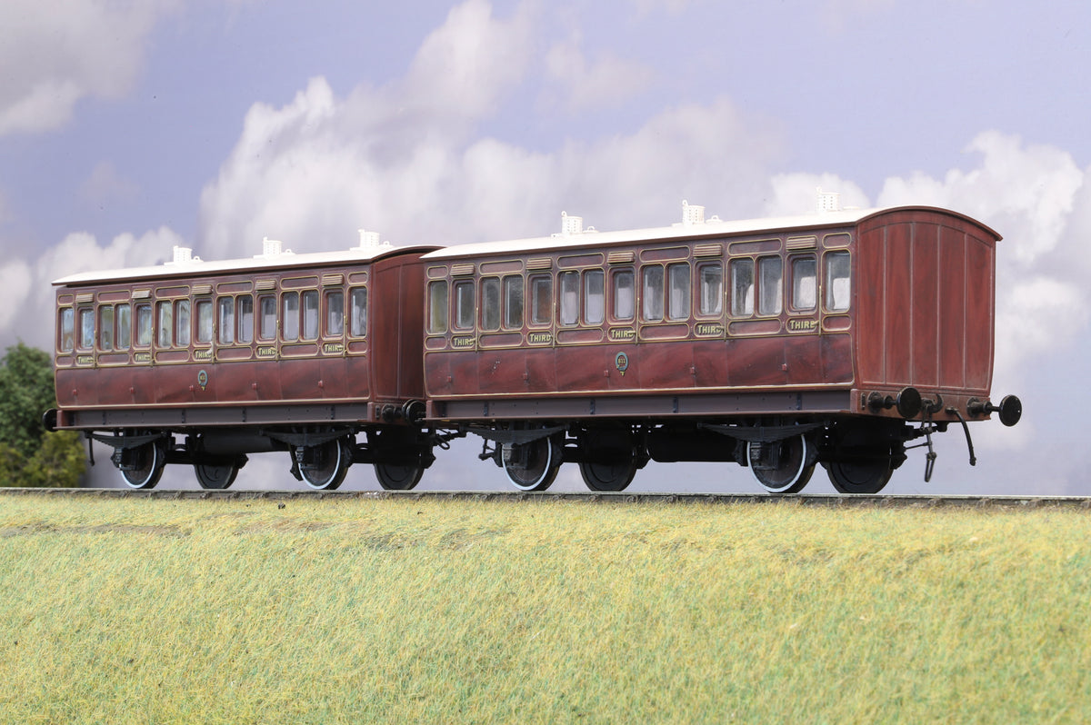 Dapol Finescale O Gauge Pair of Stroudley 4-Wheel Oil Lit Coaches Mahogony (Weathered)