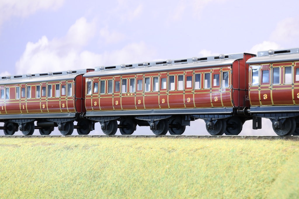 Ace Trains Coarse Scale O Gauge Rake of 3 LMS 6 Wheel LMS Red Coaches