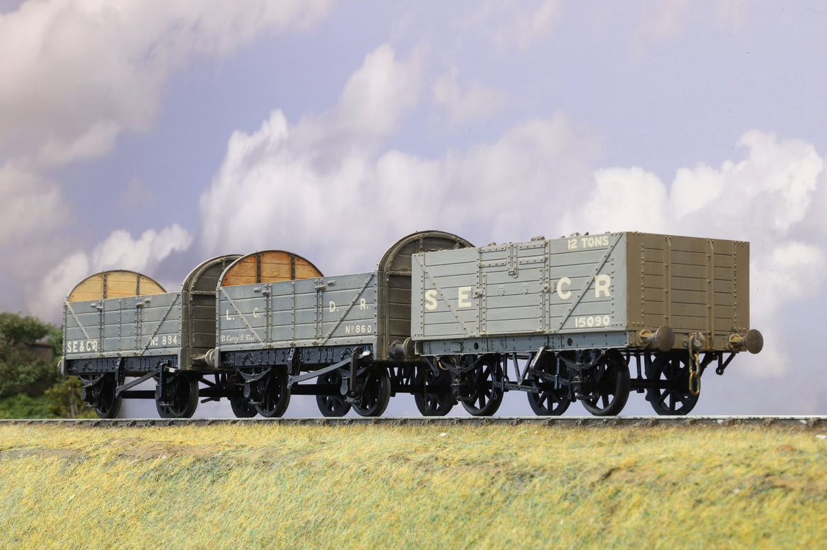 Finescale O Gauge (Kit-Built) Rake of Three SECR Wagons, Weathered