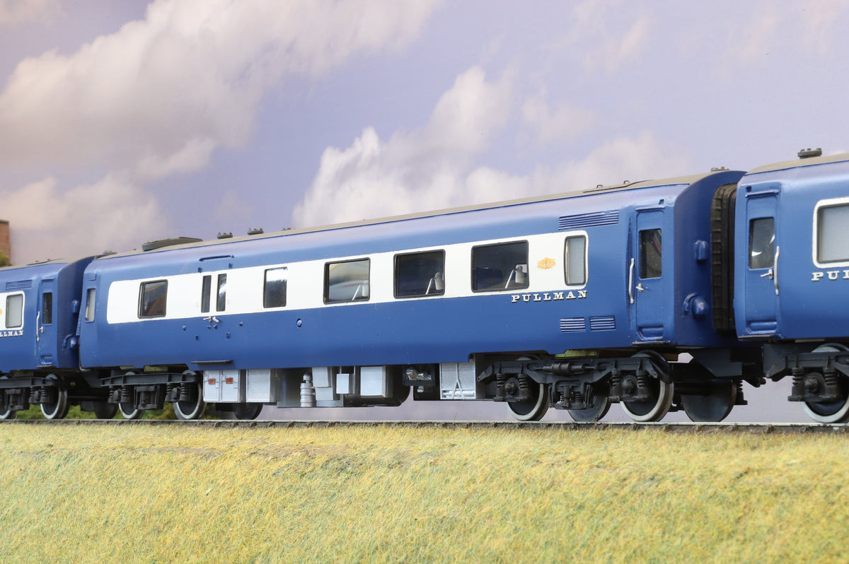Kit-built Finescale O Gauge Midland Blue Pullman 6 Car Set