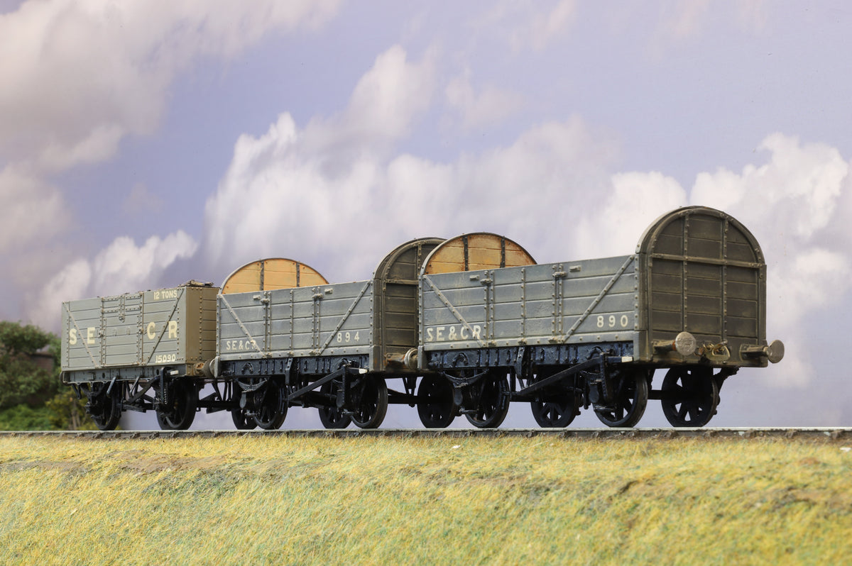 Finescale O Gauge (Kit-Built) Rake of Three SECR Wagons, Weathered