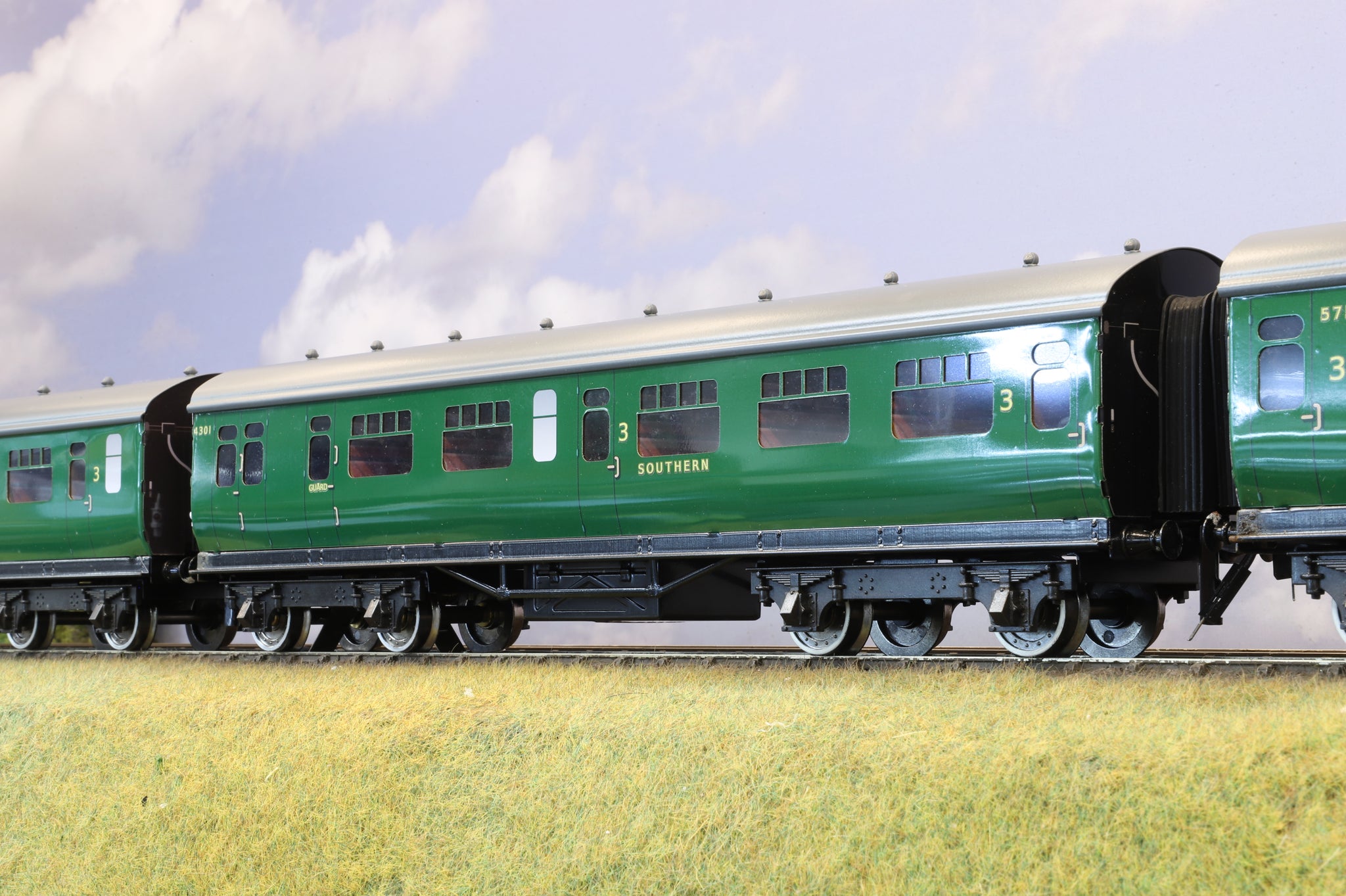 Darstaed Coarse Scale O Set of 3 SR Bulleid Coaches Malachite Green 'S ...