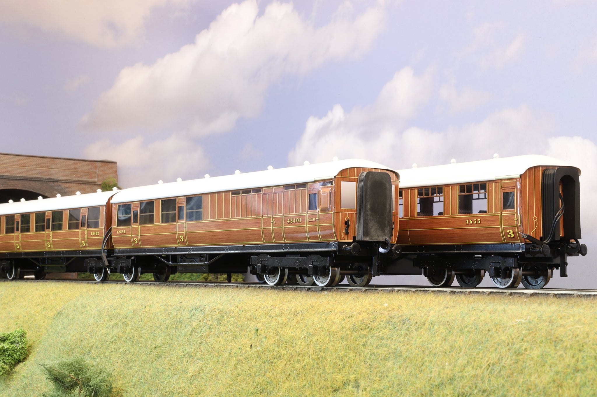 Darstaed Coarse Scale O Set of 3 LNER Gresley Coaches Teak 'Set C ...