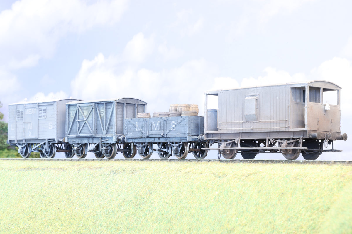 Finescale O Gauge (Kit-Built) LMS Short Goods Train (Weathered)