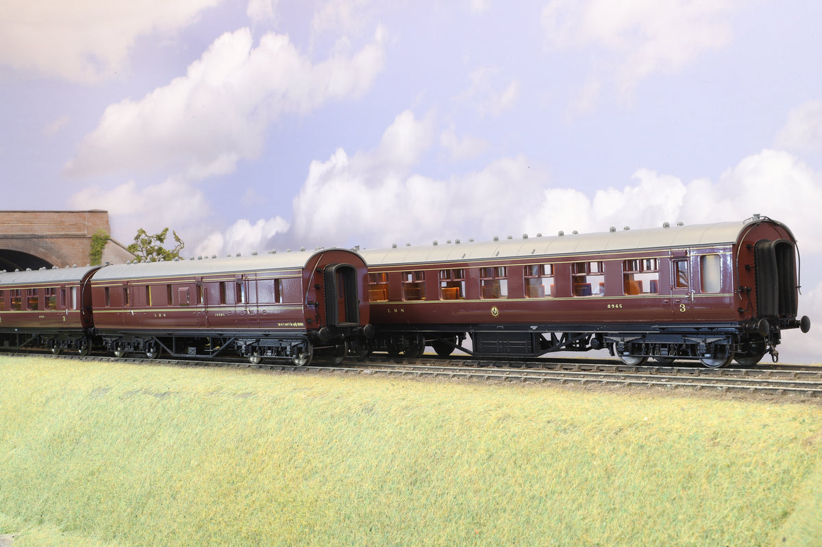MTH Finescale O Gauge Rake of 4 x LMS Stanier Coaches