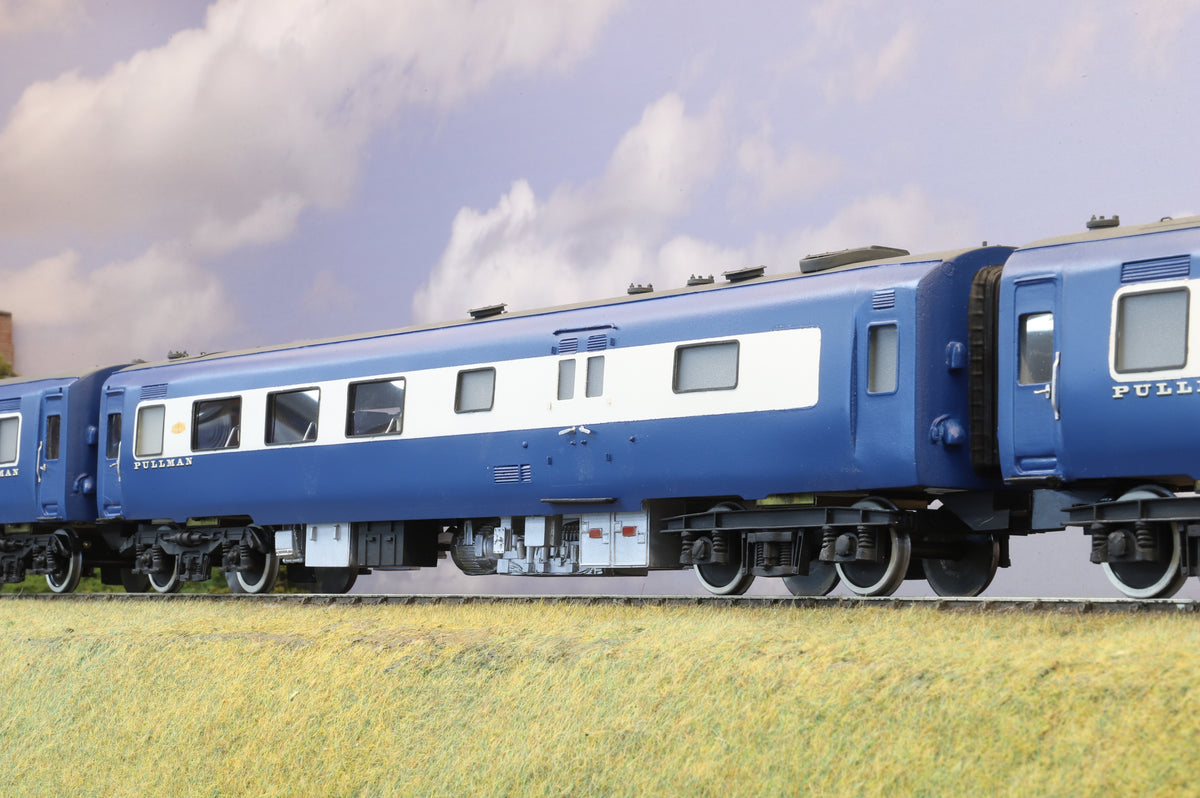 Kit-built Finescale O Gauge Midland Blue Pullman 6 Car Set