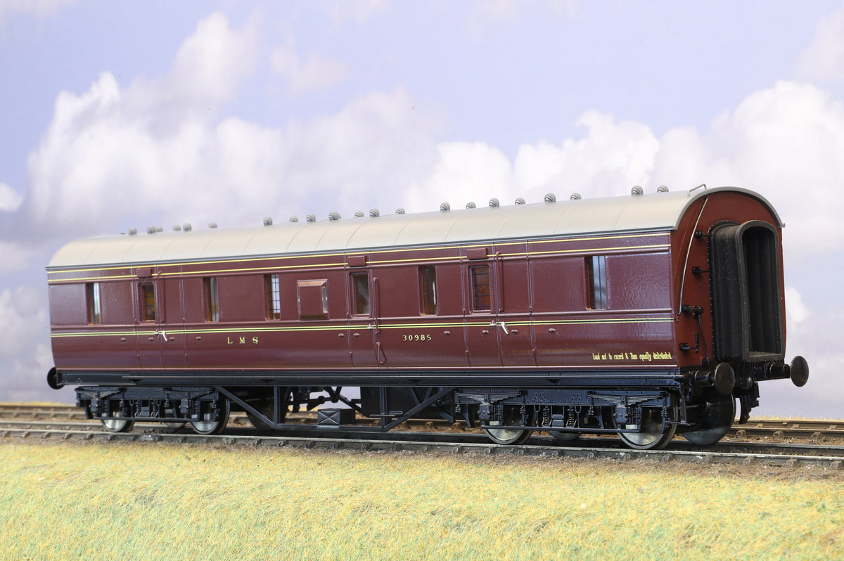 MTH Finescale O Gauge Rake of 4 x LMS Stanier Coaches