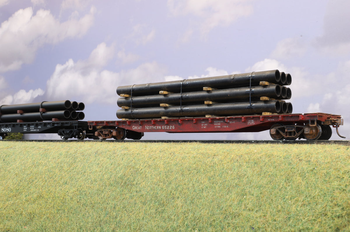 Atlas American O Gauge Pair of Flat Cars with Pipe Load
