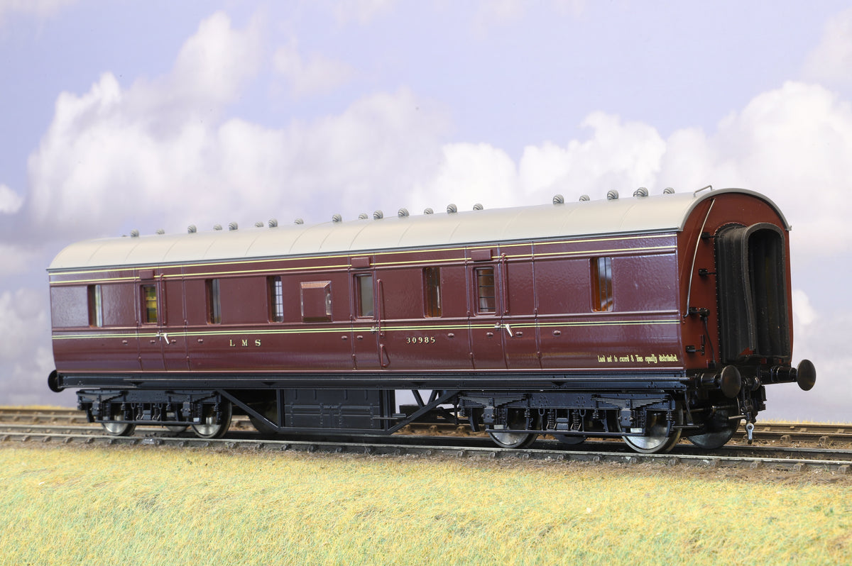 MTH Finescale O Gauge Rake of 4 x LMS Stanier Coaches
