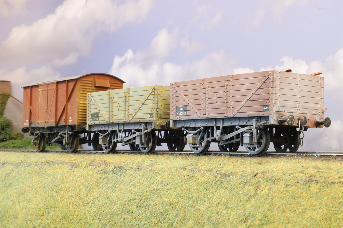 Accucraft Gauge 1 (1:32) Rake of 3 x BR Wagons, Weathered