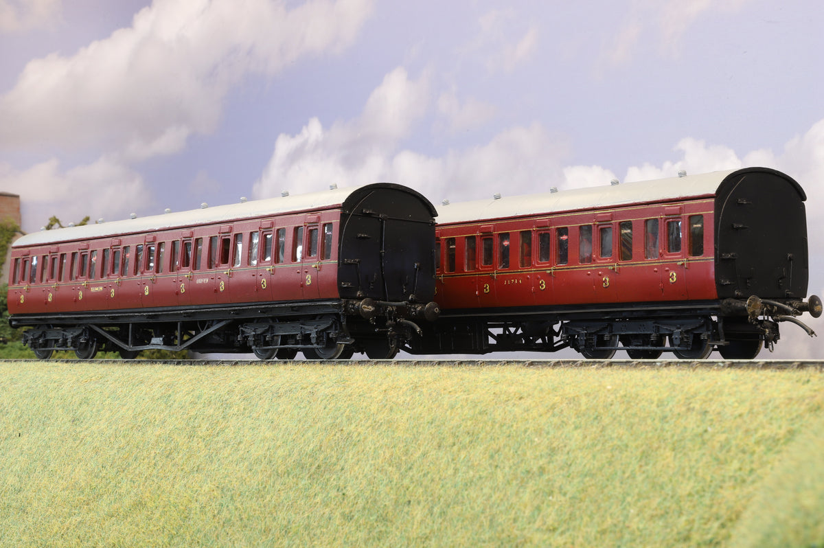 Finescale O Gauge (Kit-Built) Pair of LMS Period III Suburbans