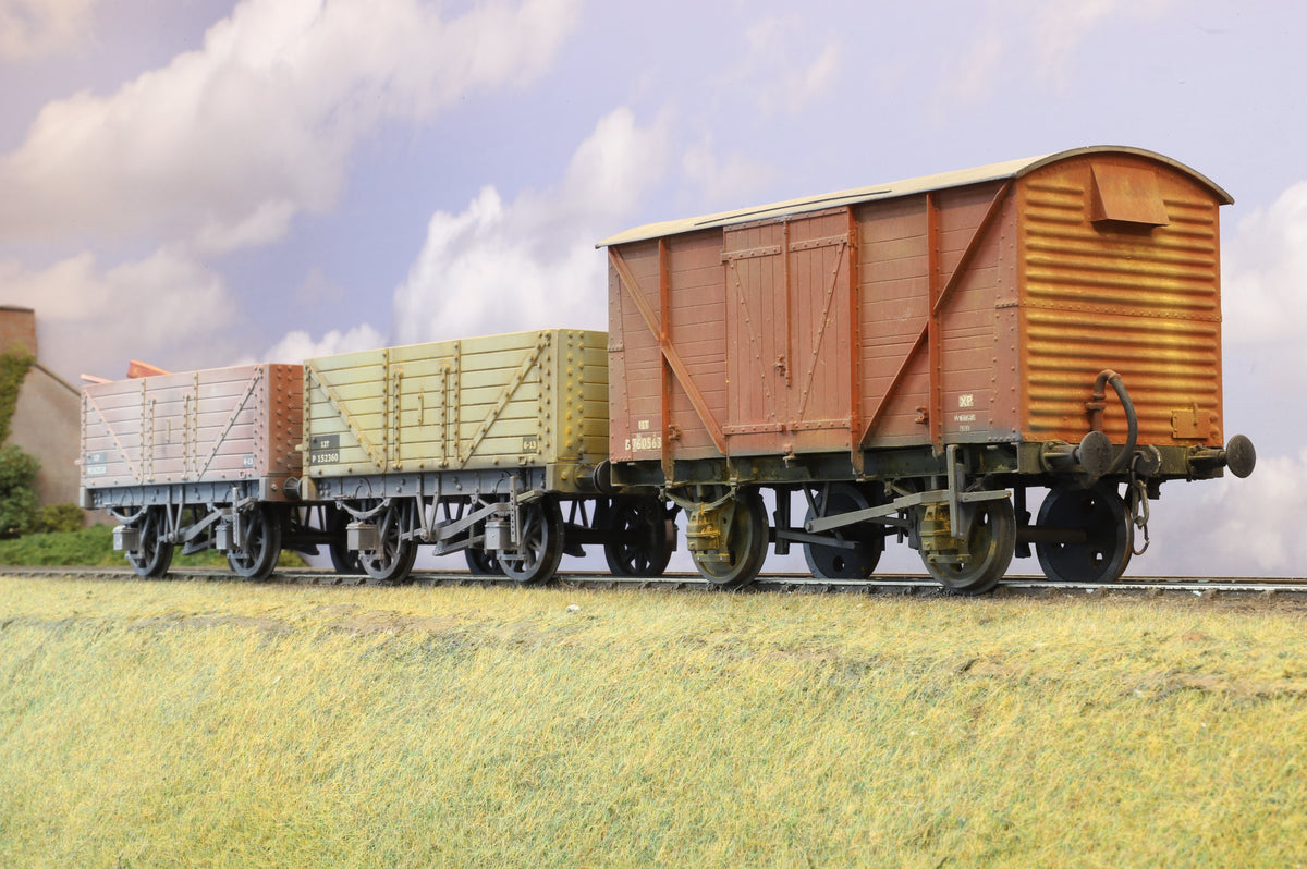 Accucraft Gauge 1 (1:32) Rake of 3 x BR Wagons, Weathered