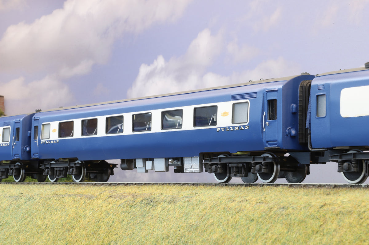 Kit-built Finescale O Gauge Midland Blue Pullman 6 Car Set