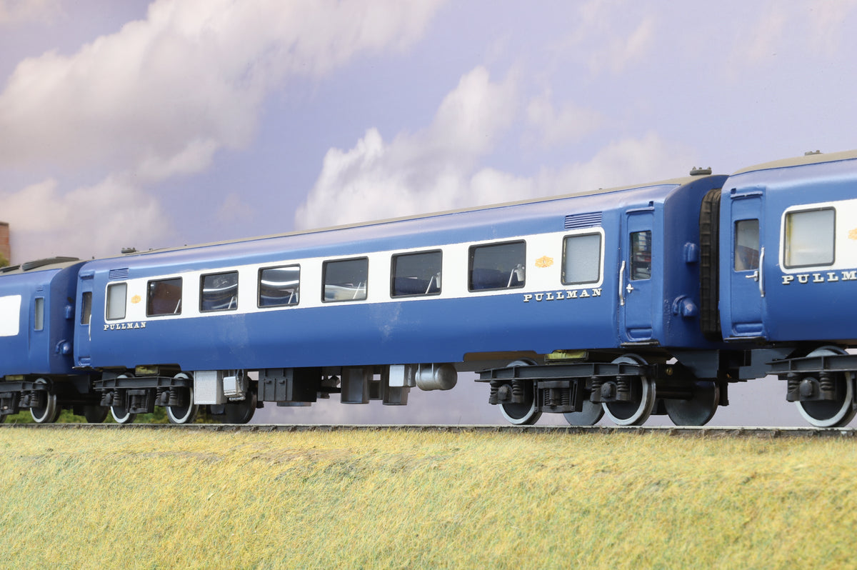 Kit-built Finescale O Gauge Midland Blue Pullman 6 Car Set