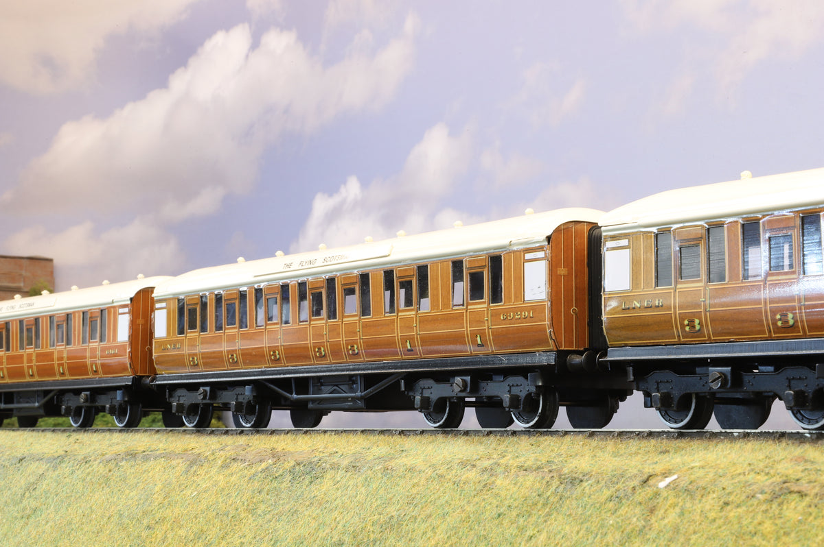 ACE Trains Coarse Scale O Gauge Set of 3 x LNER Teak Coaches 'Flying Scotsman' (Set C/4)