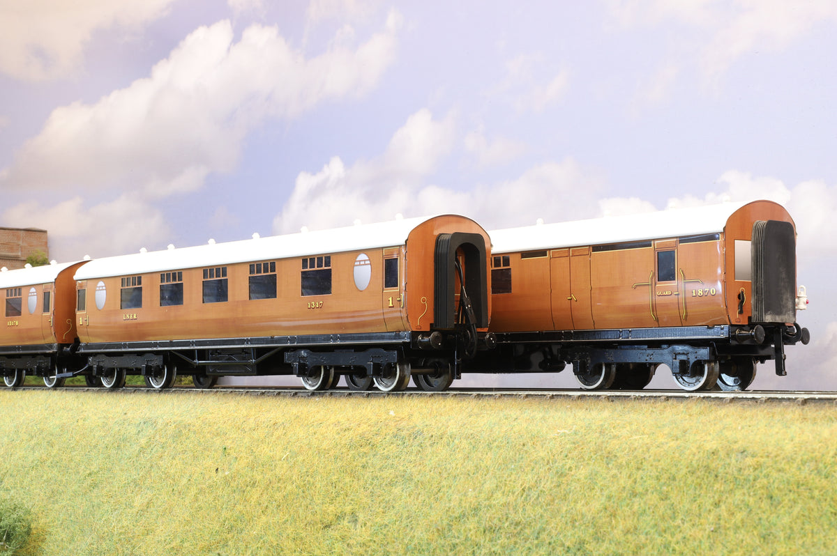 Darstaed Coarse Scale O Set of 3 LNER Thompson Coaches Teak &#39;Set A&#39;
