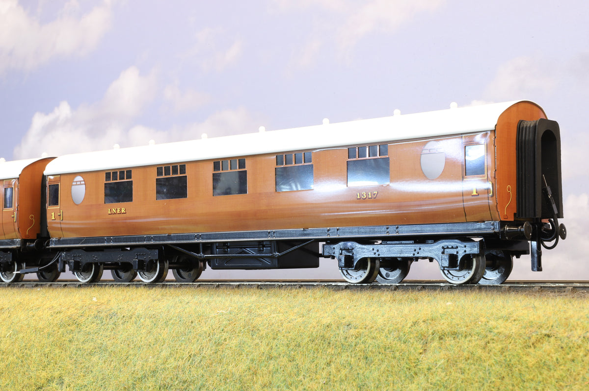 Darstaed Coarse Scale O Set of 3 LNER Thompson Coaches Teak &#39;Set A&#39;