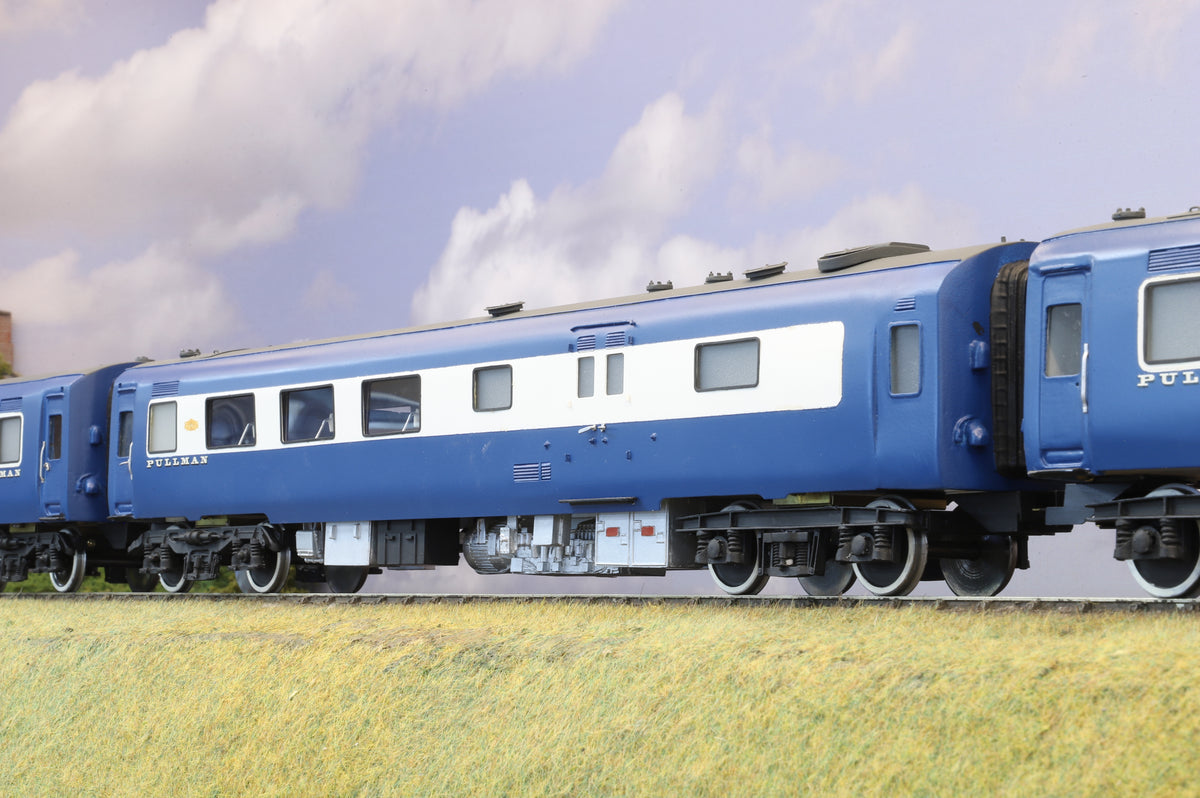 Kit-built Finescale O Gauge Midland Blue Pullman 6 Car Set