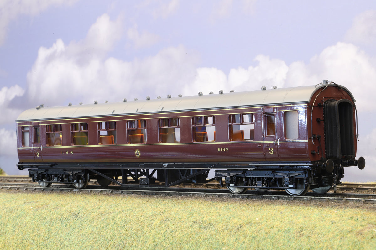 MTH Finescale O Gauge Rake of 4 x LMS Stanier Coaches