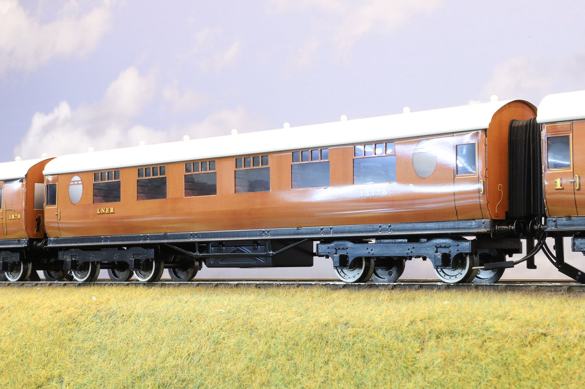 Darstaed Coarse Scale O Set of 3 LNER Thompson Coaches Teak &#39;Set A&#39;