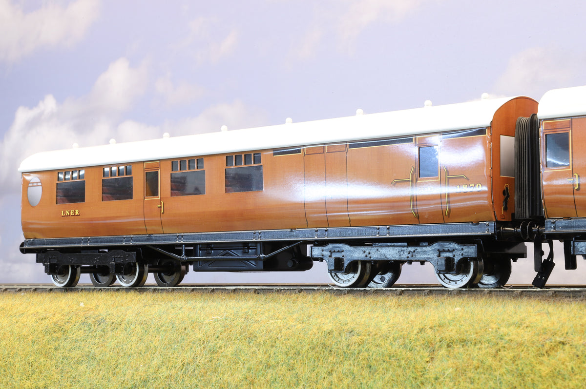 Darstaed Coarse Scale O Set of 3 LNER Thompson Coaches Teak &#39;Set A&#39;