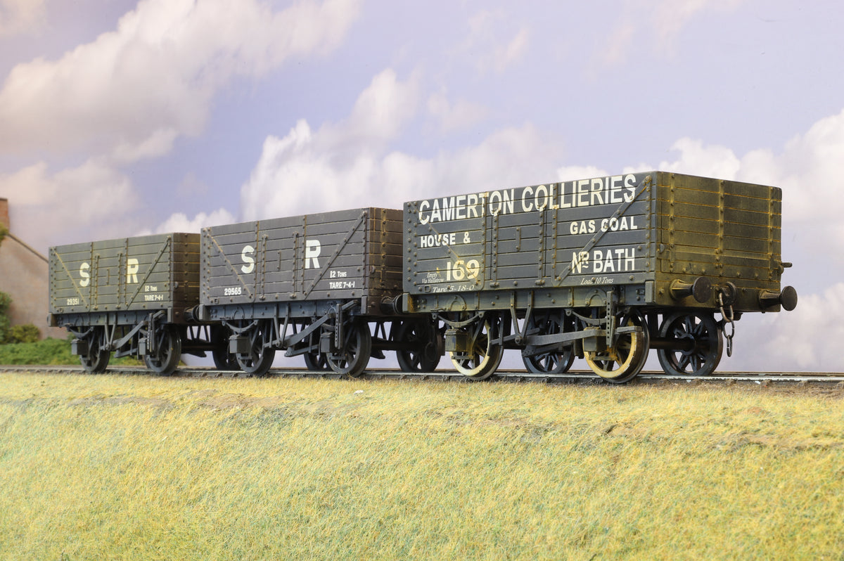 Accucraft Gauge 1 (1:32) Rake of 3 x SR Region Wagons, Weathered