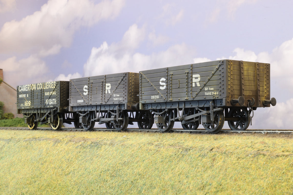 Accucraft Gauge 1 (1:32) Rake of 3 x SR Region Wagons, Weathered