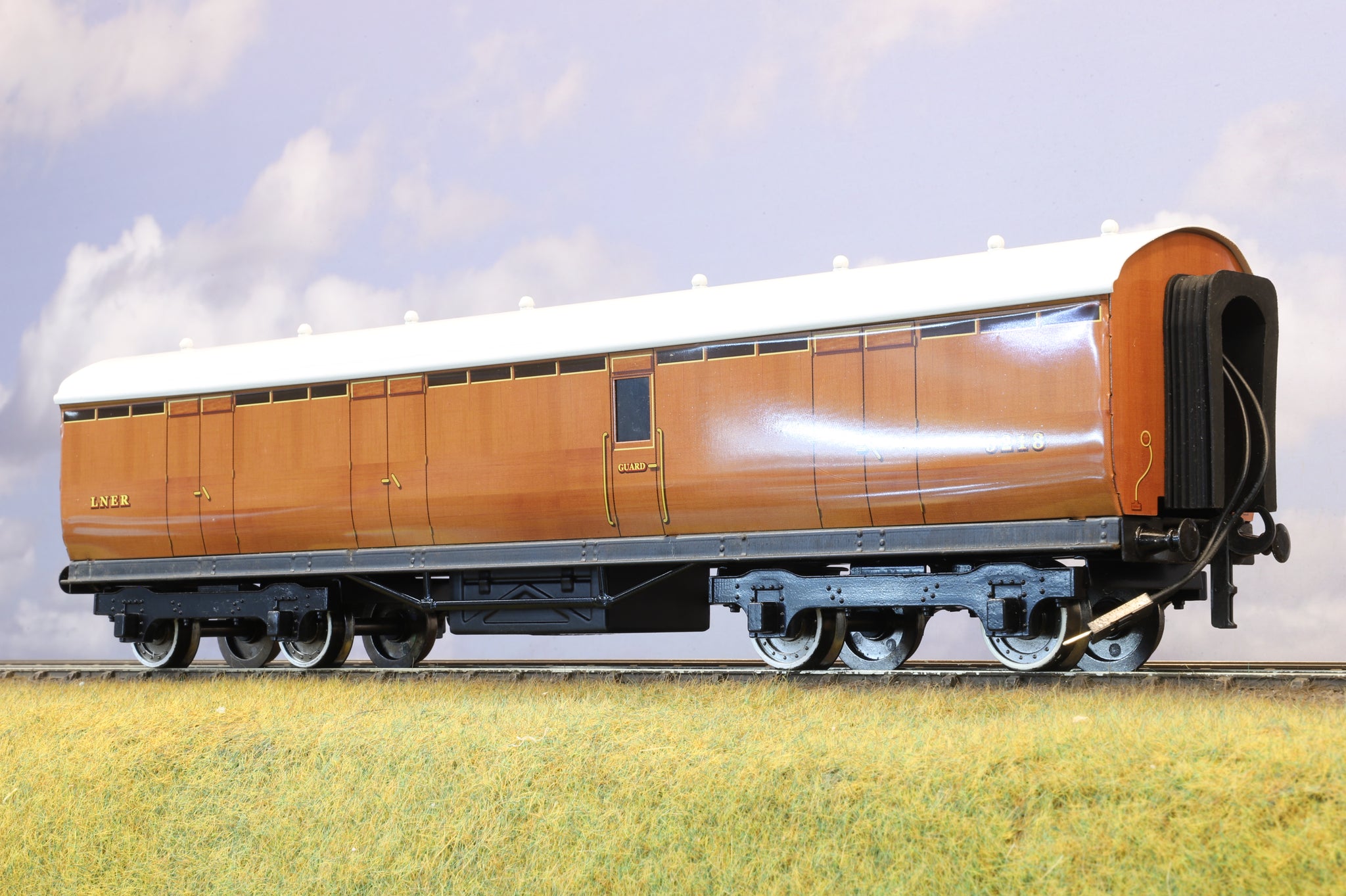 Darstaed Coarse Scale O LNER Thompson Full Brake Teak - Ellis Clark Trains