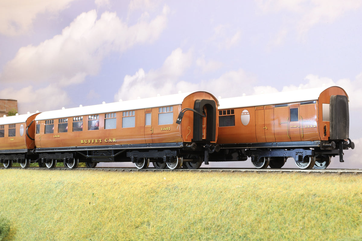 Darstaed Coarse Scale O Set of 3 LNER Thompson Coaches Teak &#39;Set B&#39;
