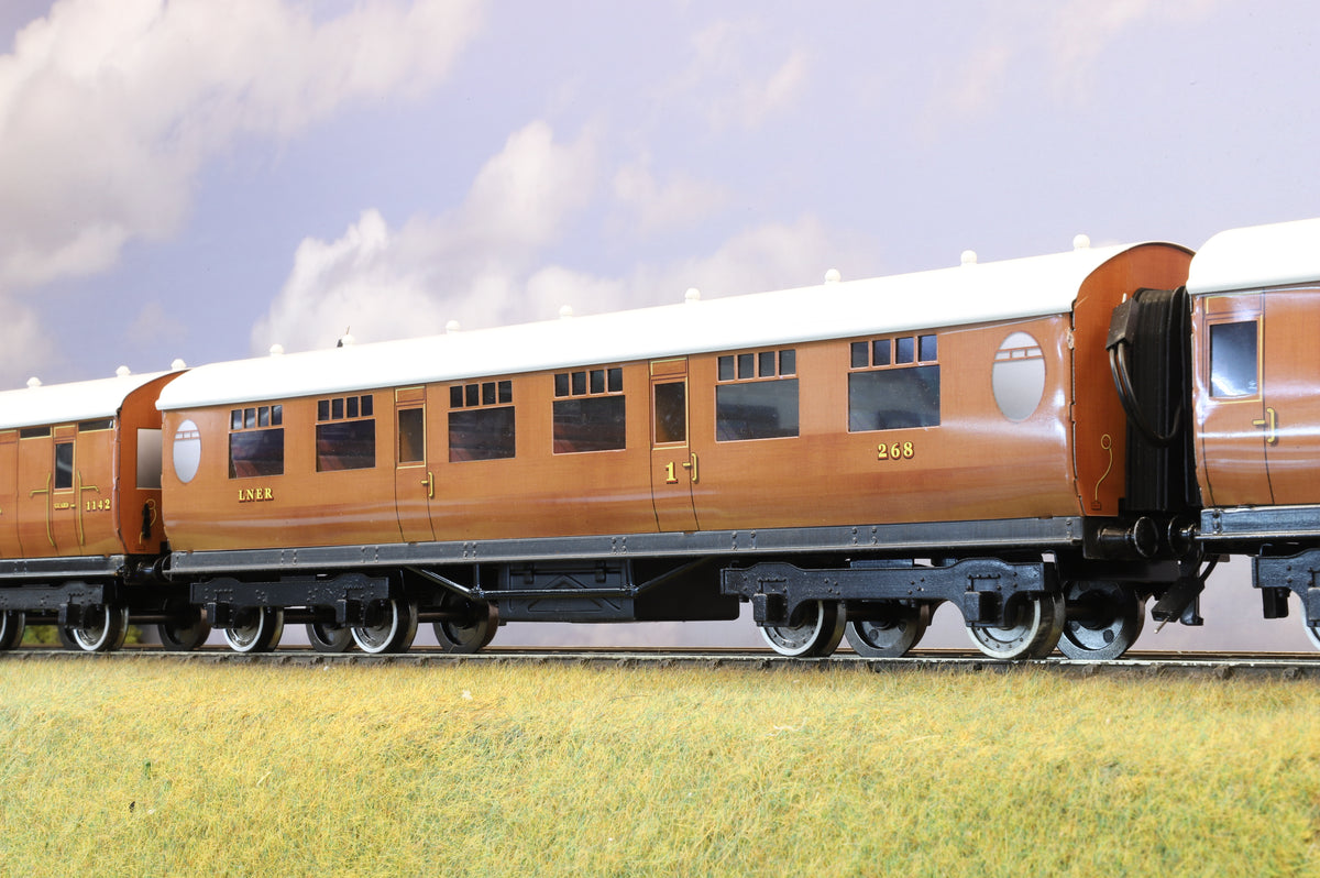 Darstaed Coarse Scale O Set of 3 LNER Thompson Coaches Teak &#39;Set B&#39;