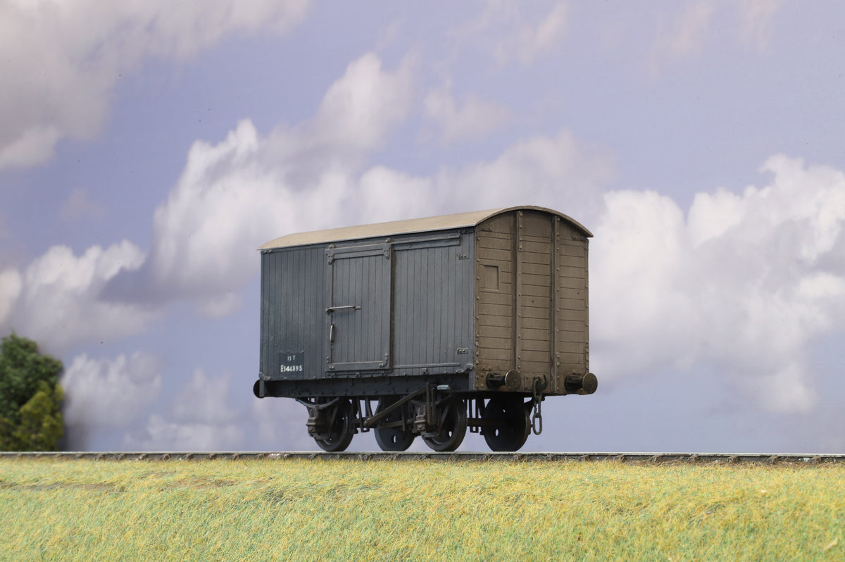 Pair of  Finescale O Gauge ex-LNER Vans, Weathered
