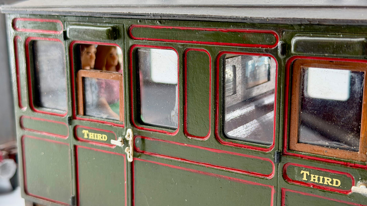 Kit-Built 16mm (45mm Gauge) Pair of Narrow Gauge Bogie Coaches, Lined Green