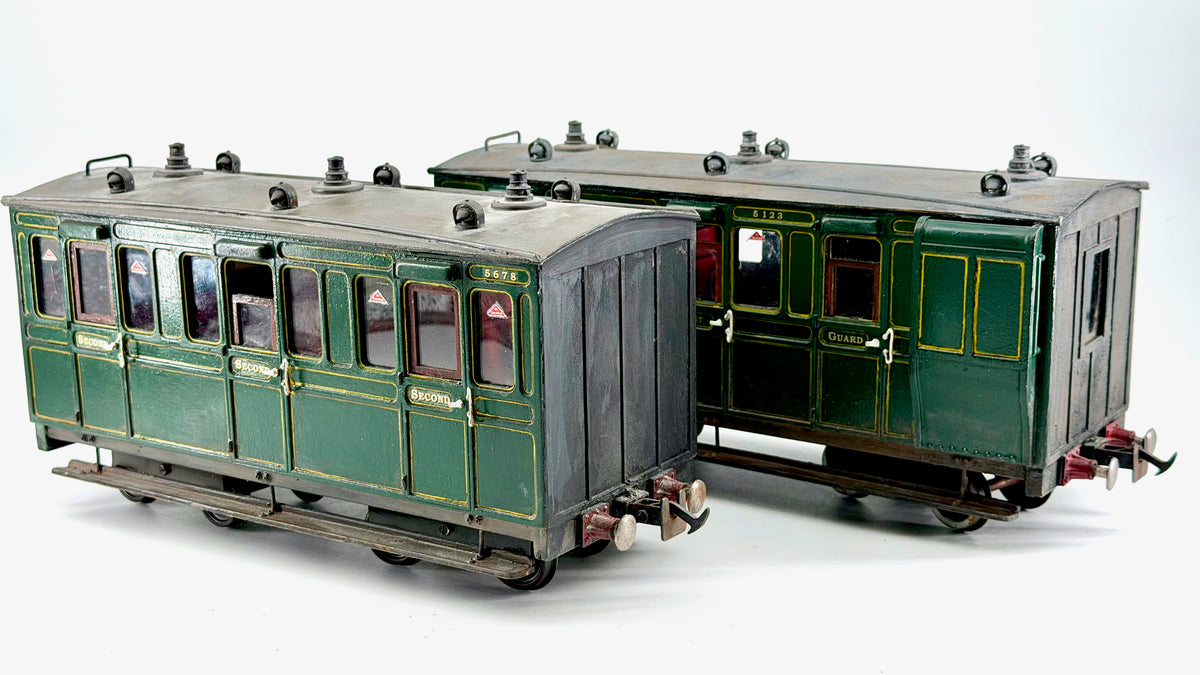 Kit-Built 16mm (45mm Gauge) Pair of Narrow Gauge Bogie Coaches, Lined Southern Green