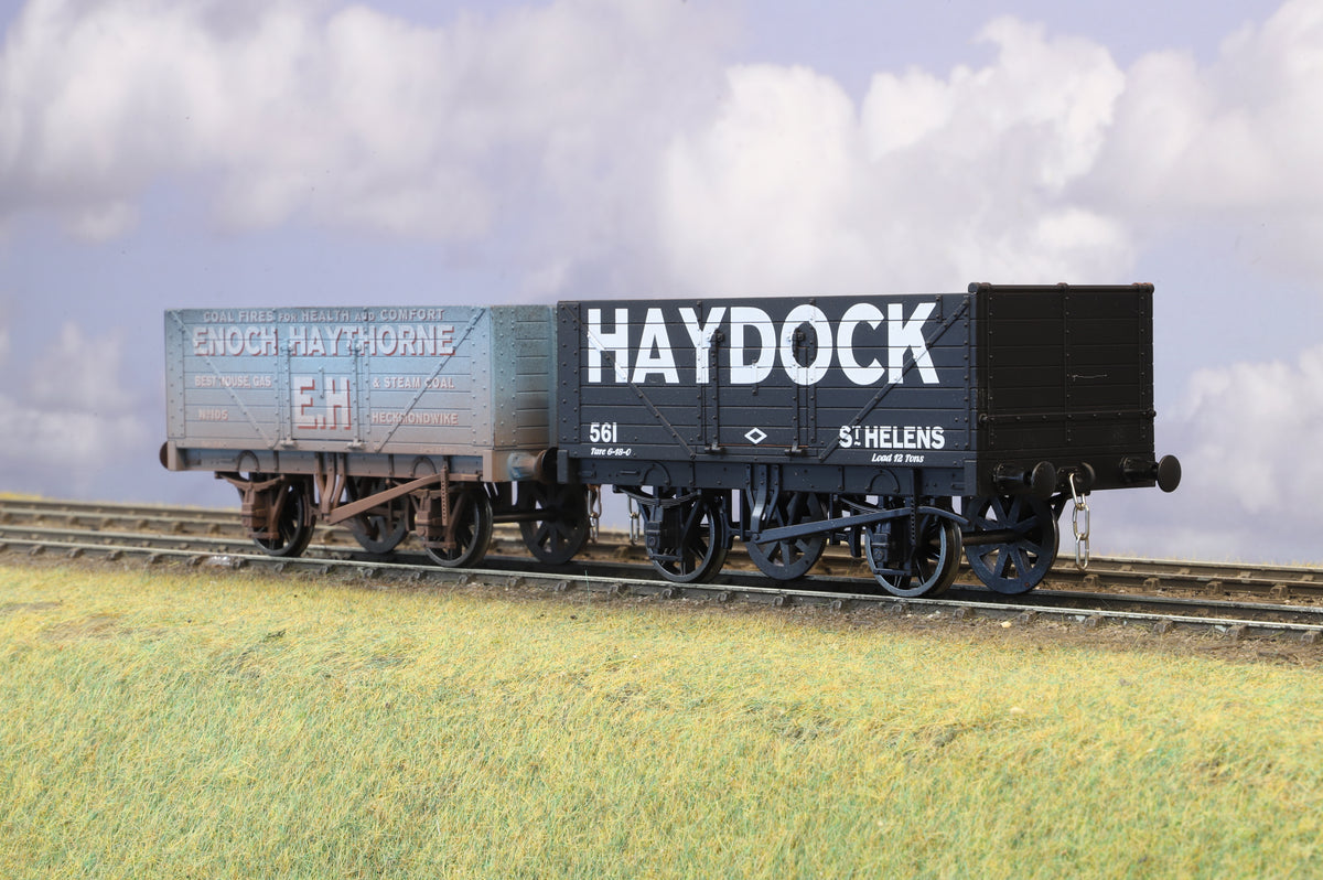 Dapol Finescale O Gauge Pair of Open Wagons, Weathered