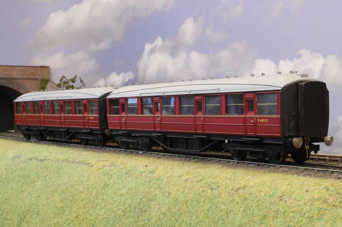 Finescale O Gauge (Kit-Built) Pair of ex-LNER Gresley Teaks, BR Maroon