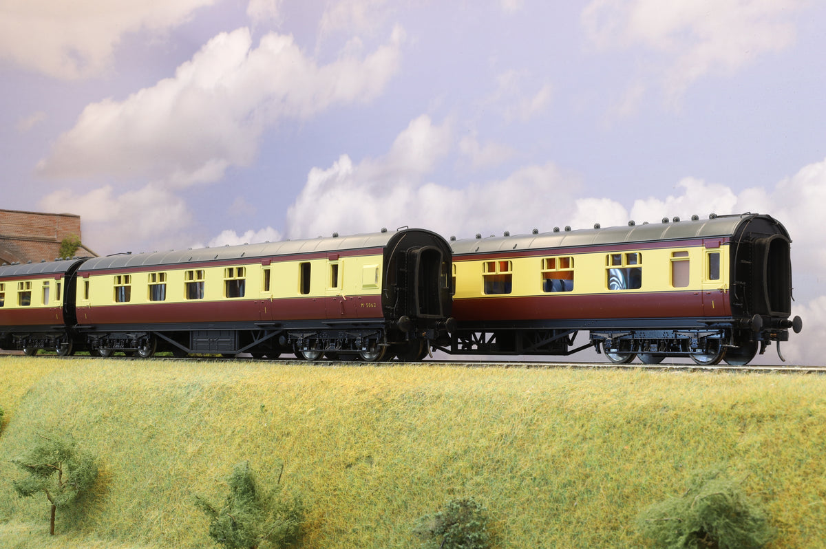 MTH Finescale O Gauge 4-Car ex-LMS Passenger Coach Set BR Crimson &amp; Cream