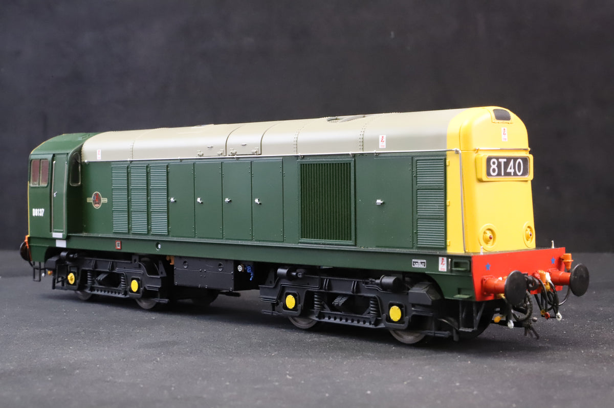 Heljan Finescale O Gauge Class 20 No. D8137 BR Green with Full Yellow Ends