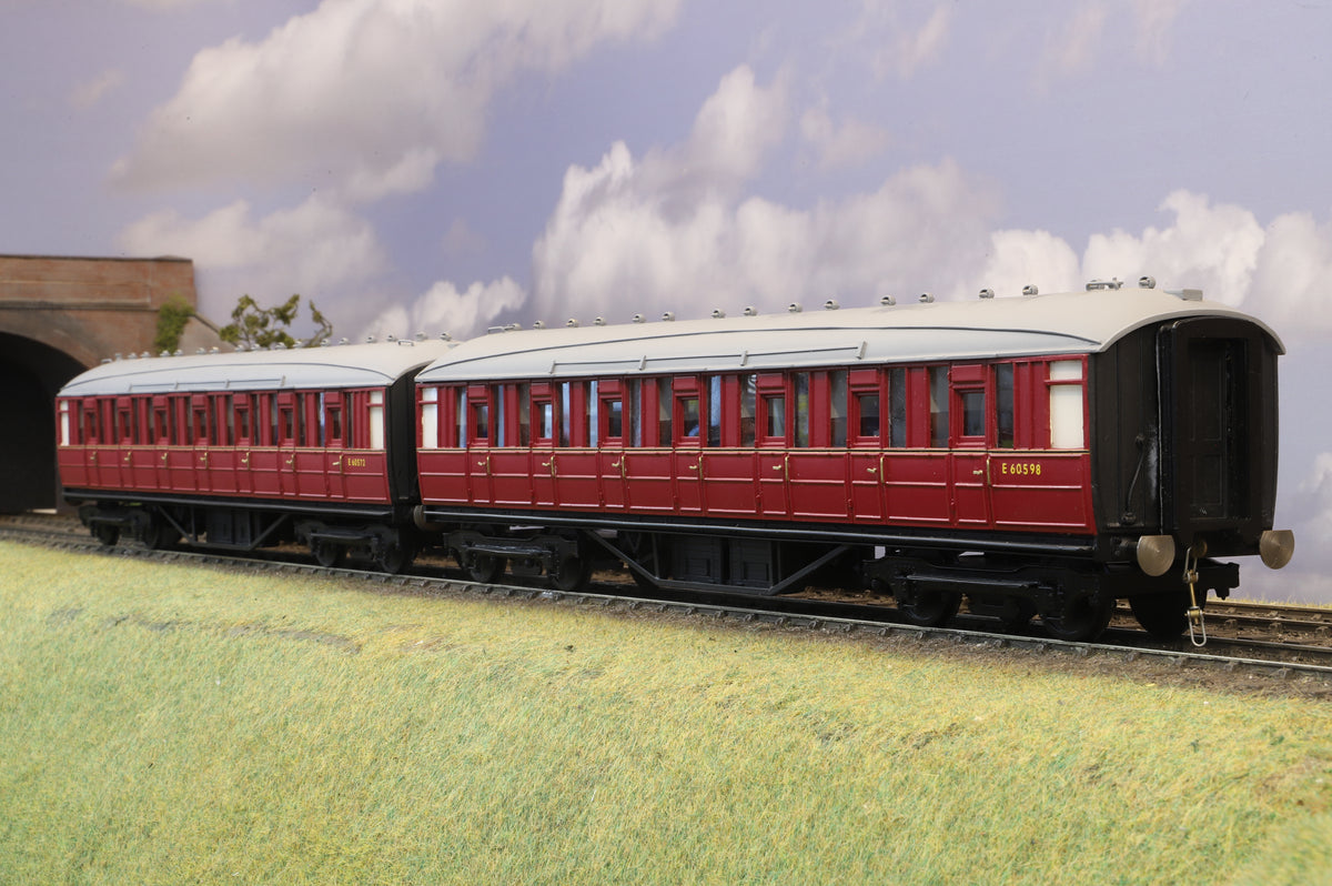 Finescale O Gauge (Kit-Built) Pair of ex-LNER Gresley Teaks, BR Maroon