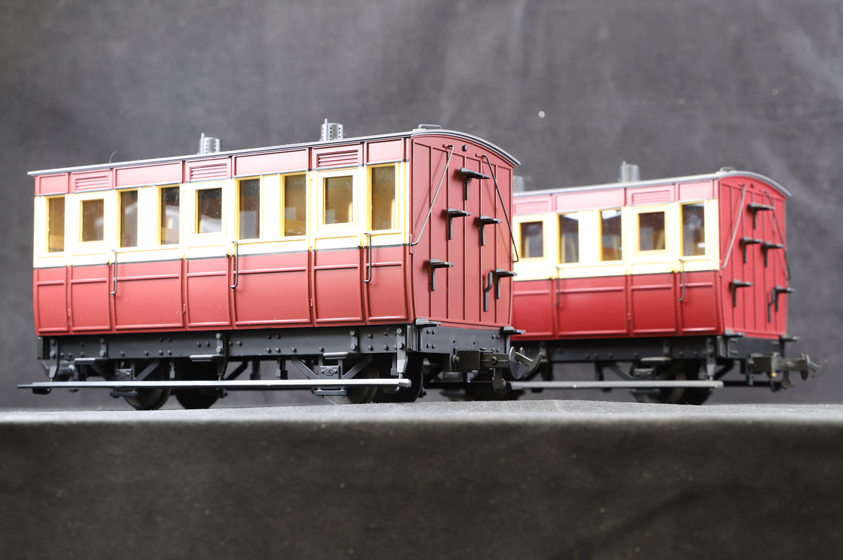 Accucraft 1:20.3 Pack of 2 x 4-Isle of Man Railway Wheel Coaches (Third Class and Third/Guards) Maroon and Cream