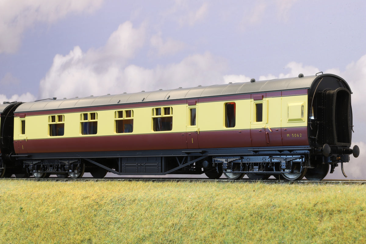 MTH Finescale O Gauge 4-Car ex-LMS Passenger Coach Set BR Crimson &amp; Cream