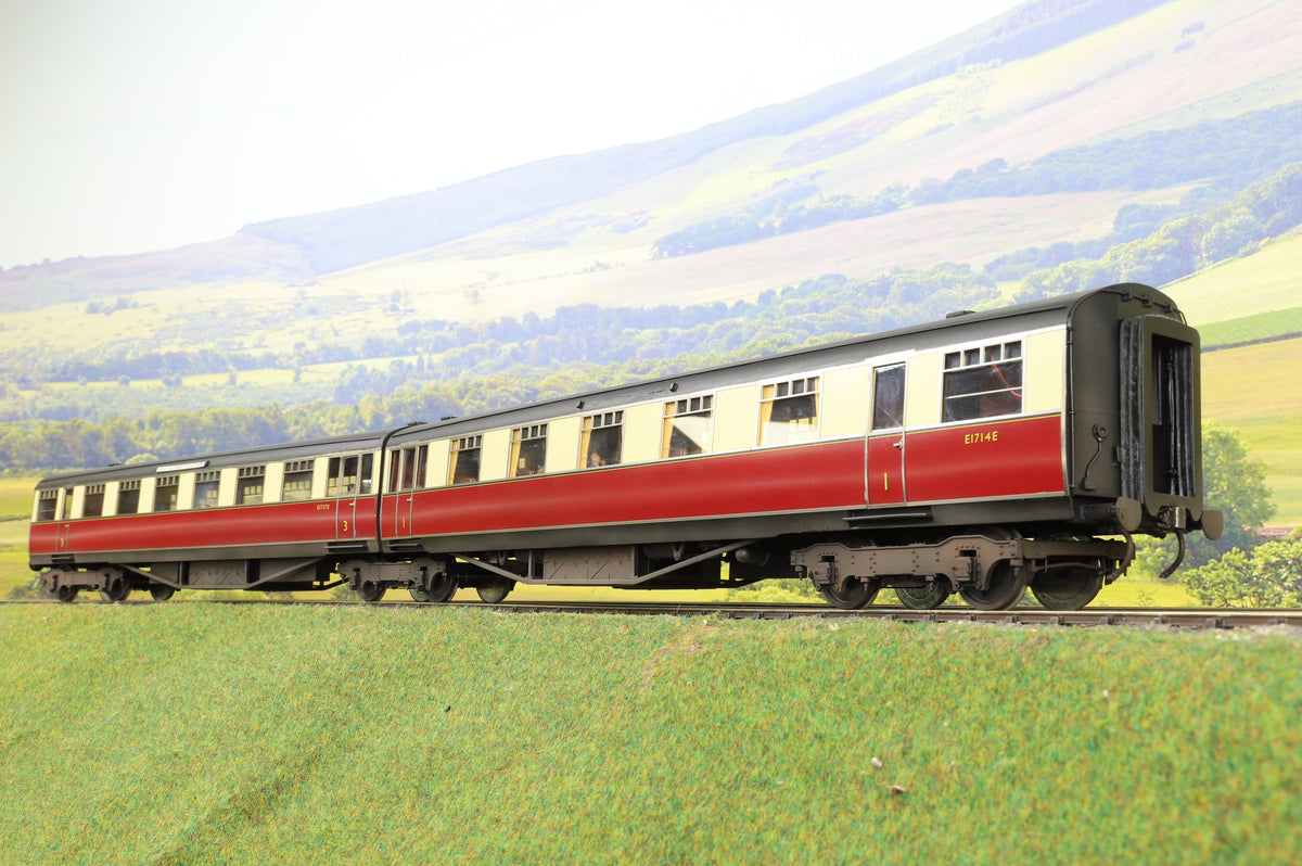 Golden Age Models O Gauge Set of 9 &#39;West Riding Limited&#39; BR Crimson/Cream Articulated Coaches