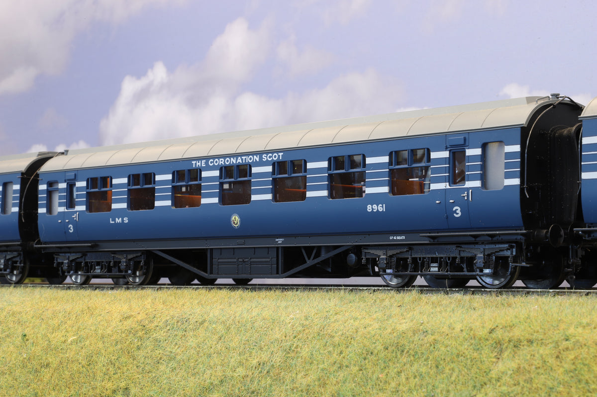 MTH Finescale O Gauge 4-Car LMS &#39;Coronation Scot&#39; Coach Set Streamlined Blue
