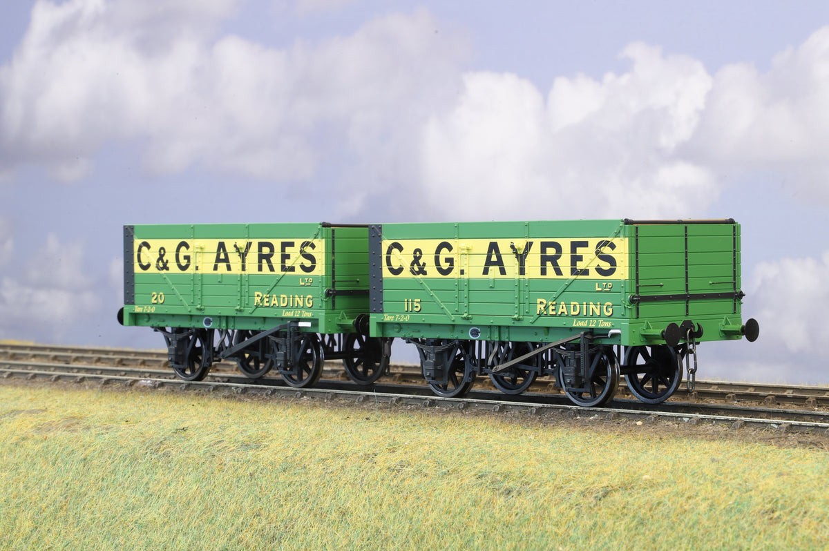 Lionheart Finescale O Gauge 'Super 0' Pair of Seven Plank Open Wagons 'C&G Ayres'