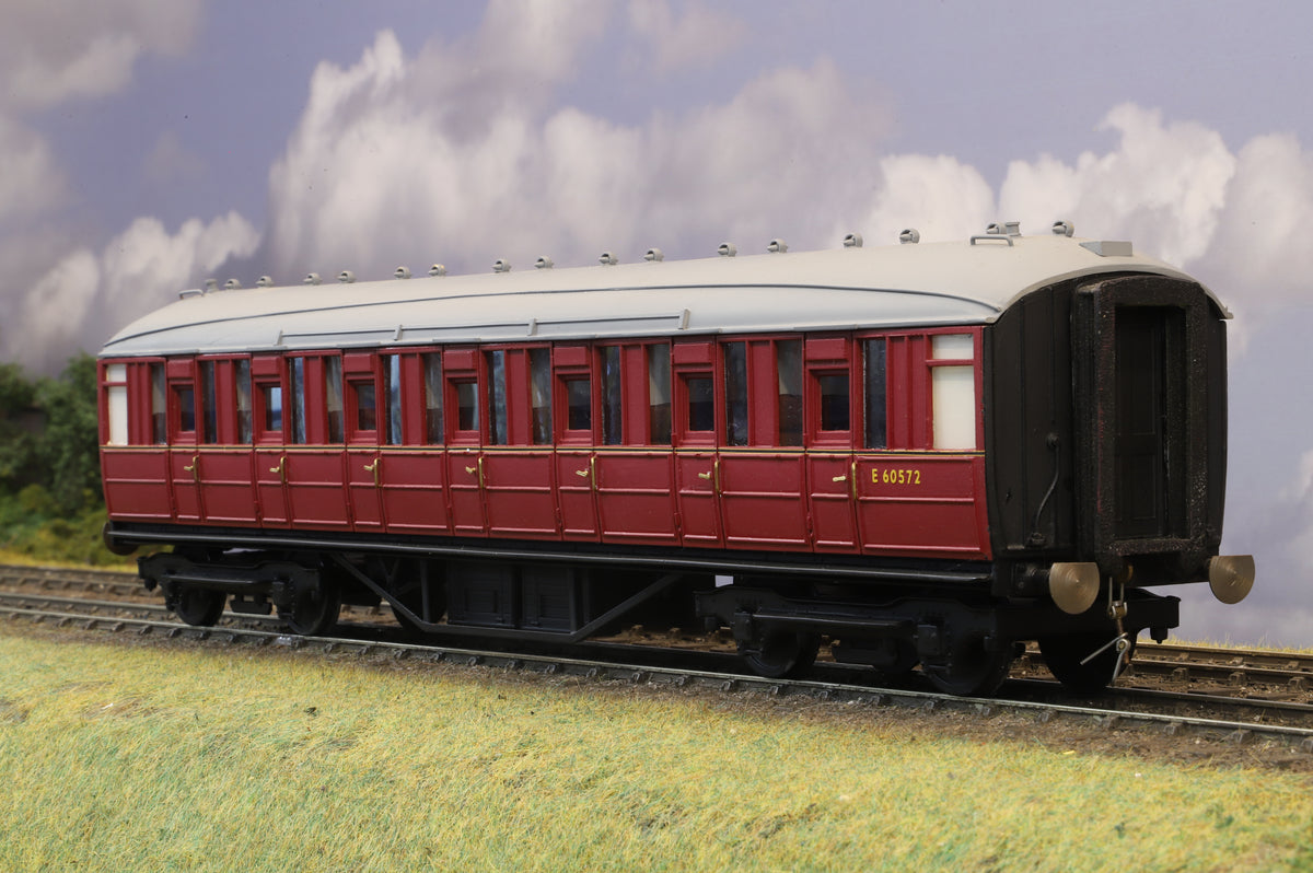 Finescale O Gauge (Kit-Built) Pair of ex-LNER Gresley Teaks, BR Maroon
